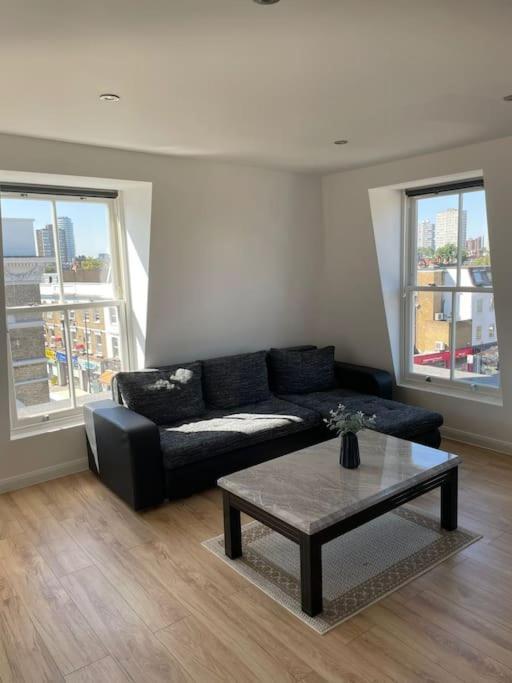 Flat 5 Latchmere, 2 Bedroom, 1 And A Half Bathrooms Flat Appartamento