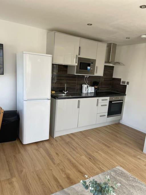 Appartamento Flat 5 Latchmere, 2 Bedroom, 1 And A Half Bathrooms Flat Londra
